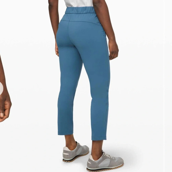 Lululemon On the Fly 7/8 Pant - Size 4 either code blue or petrol blue pants‎ - Picture 3 of 10
